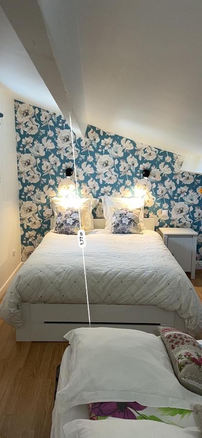 モントゥー Centre D'Energies Bed & Breakfast エクステリア 写真